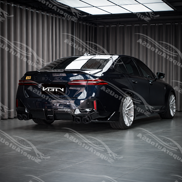 High-contrast visual transformation of the SuperAutoUSA VTEN quad black tips accenting an Alpine White 2025 BMW G60