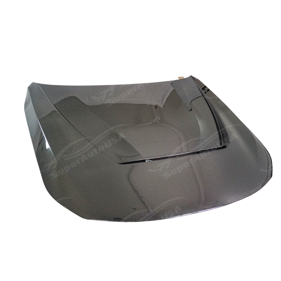 Close-up of the real carbon fiber weave on the G42 2 Series engine hood