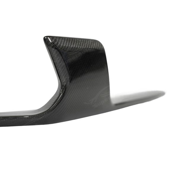 Detailed profile of the rear fins designed to manage airflow behind the BMW X7