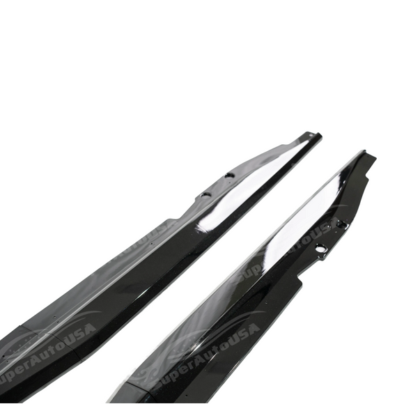 Z06 style gloss black side skirt integrated on a black Chevrolet Corvette C7