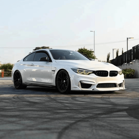 Se adapta a los modelos BMW M3 F80 M4 F83 F82 2015-2020. Alerones laterales delanteros en negro brillante 