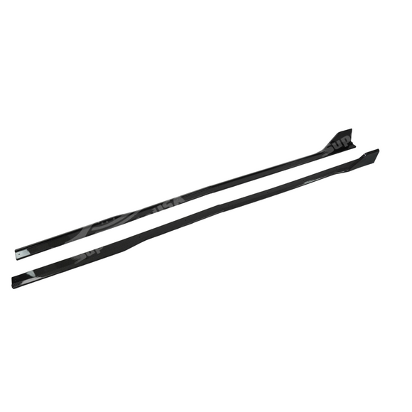 Detailed edges of the 4-piece side skirt sections