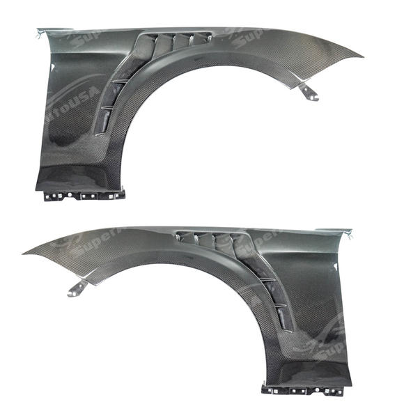 Full side view of a 2019 Mustang with GT500 style carbon fiber fenders