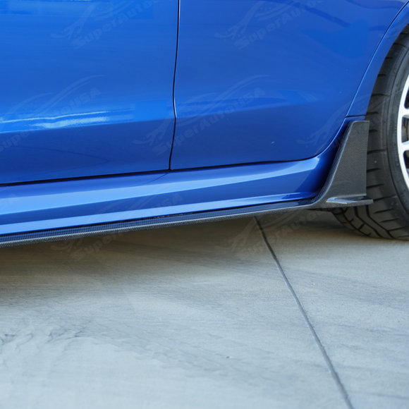 Showing the high-reflective, UV-resistant protective clear coat on the carbon side splitter