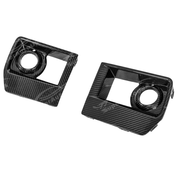 Detailed edge of the carbon fiber fog light cover