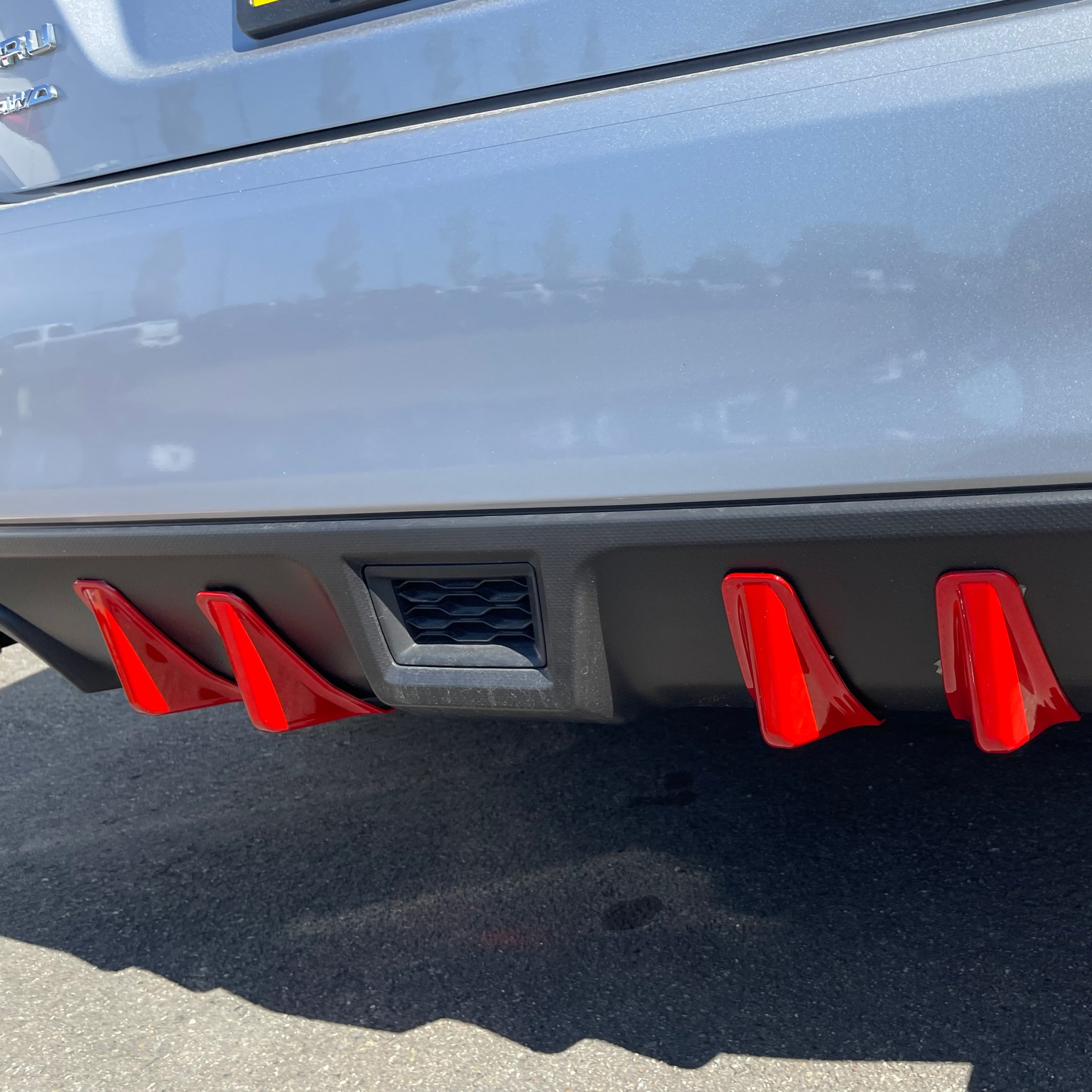 Se adapta a 2015-2021 Subaru WRX STI Red Shark Fins y cubierta de luz de freno (estampado de fibra de carbono)